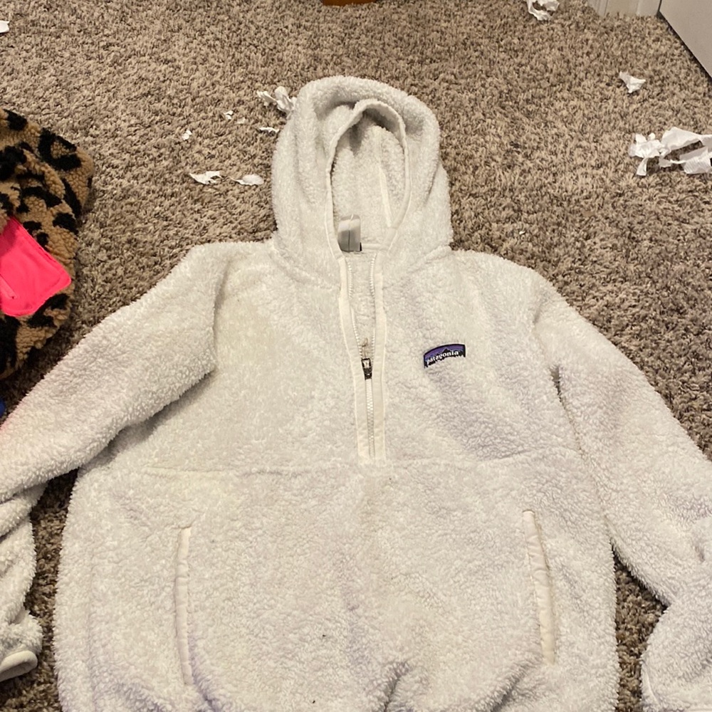 White fluffy cropped Patagonia jacket half zip